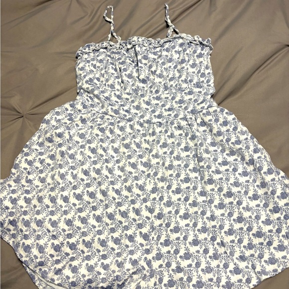 Altar’d State Medium jumper shorts navy and White Floral - Picture 1 of 6